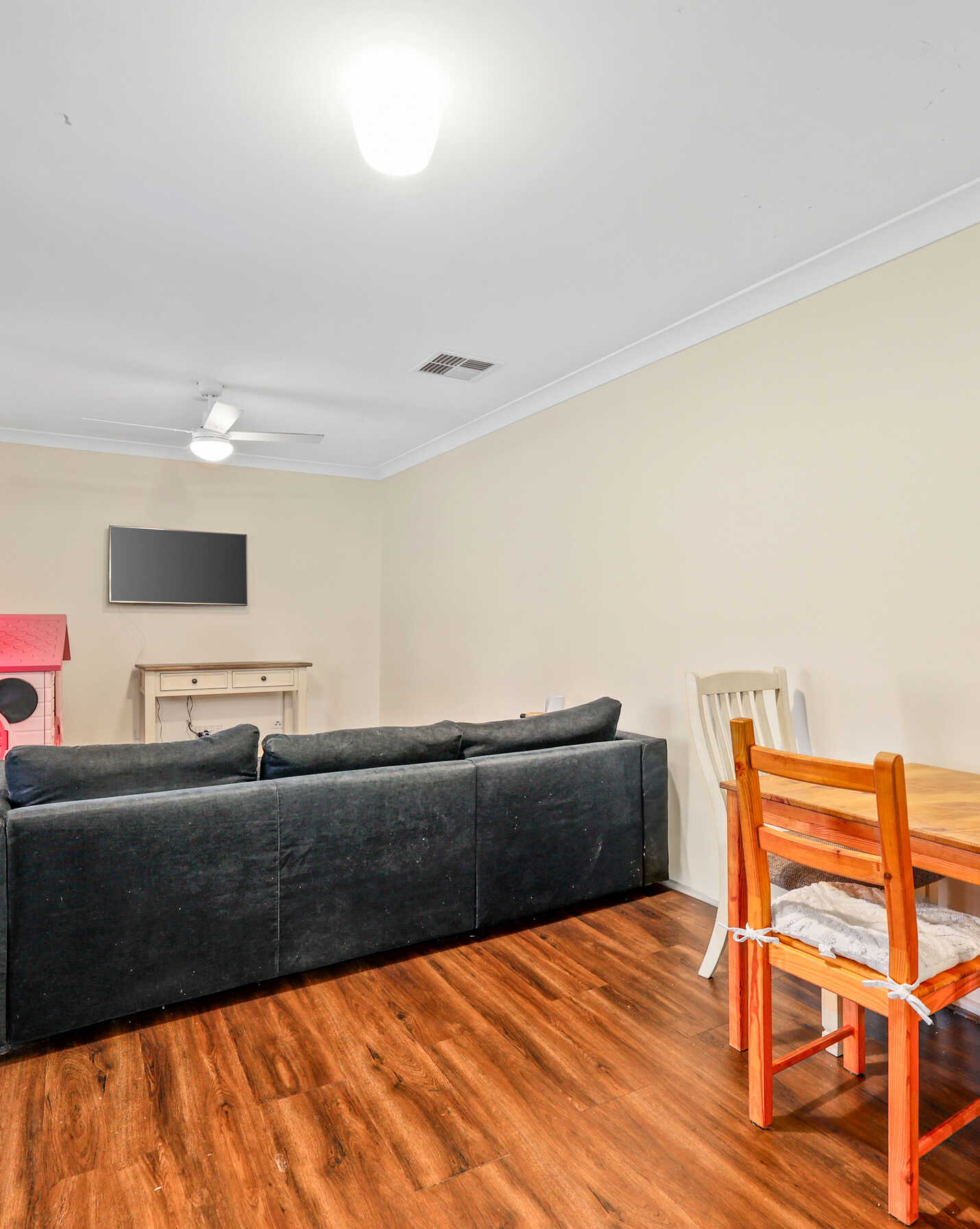 8 Larapinta Crescent St Helens Park, Park - Thumbnail 5