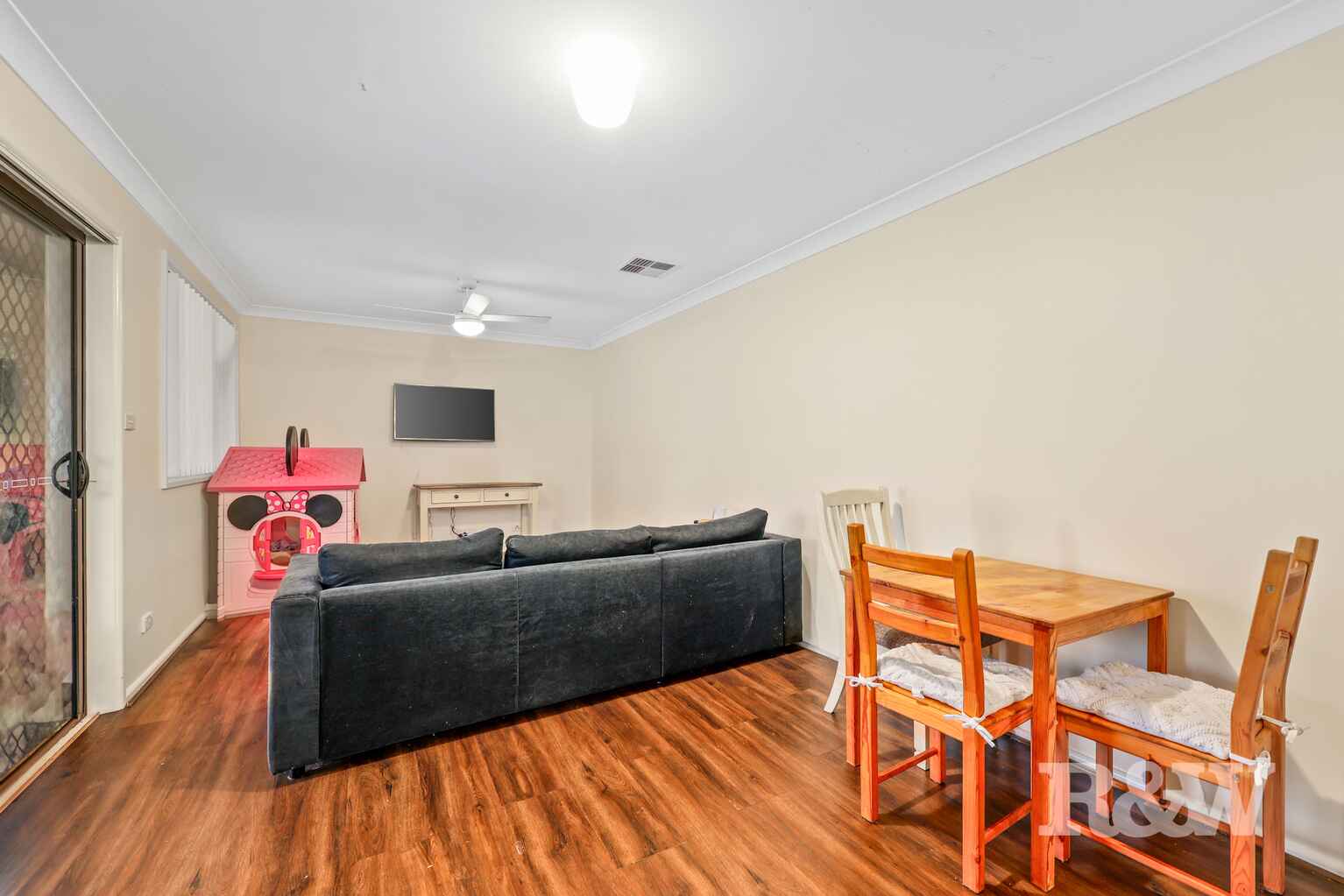 8 Larapinta Crescent St Helens Park 8 Larapinta Crescent St Helens Park