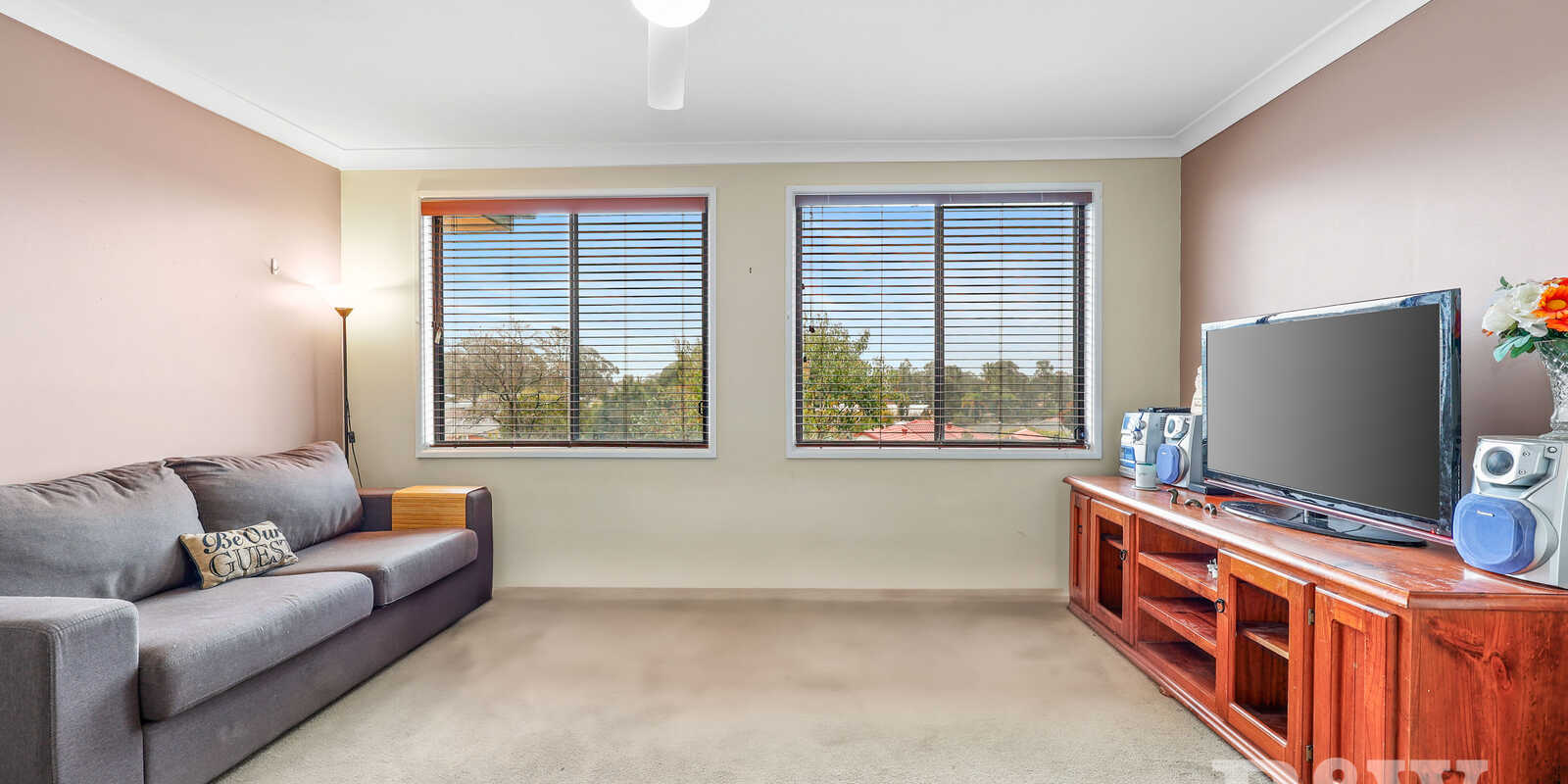 8 Larapinta Crescent St Helens Park 8 Larapinta Crescent St Helens Park