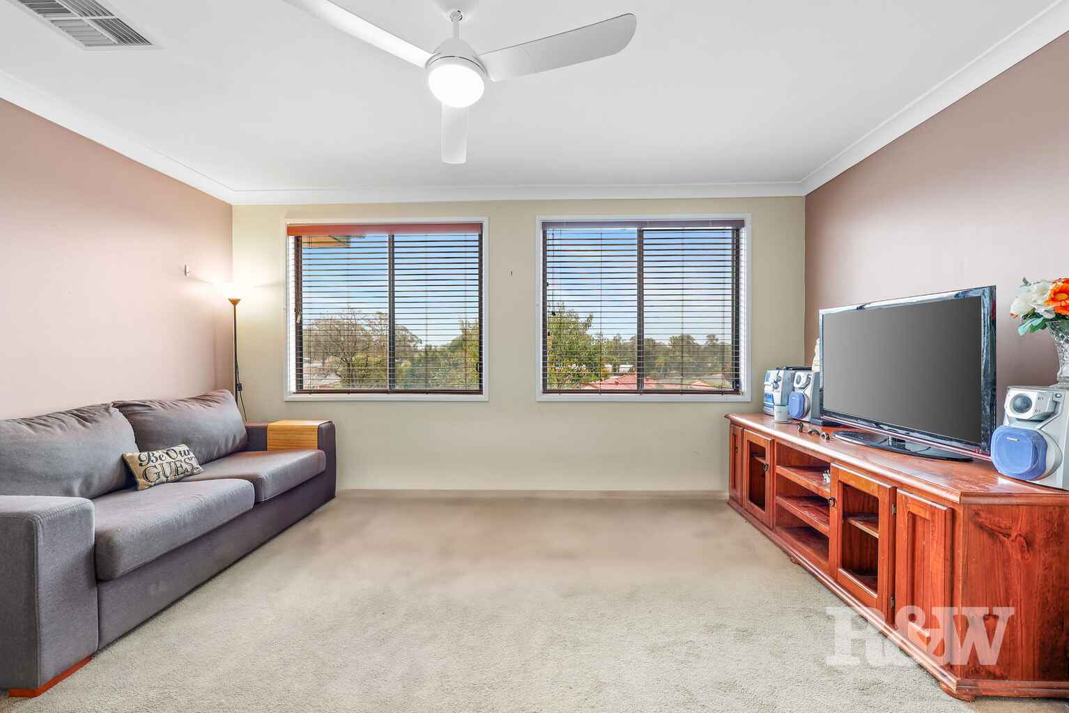 8 Larapinta Crescent St Helens Park 8 Larapinta Crescent St Helens Park