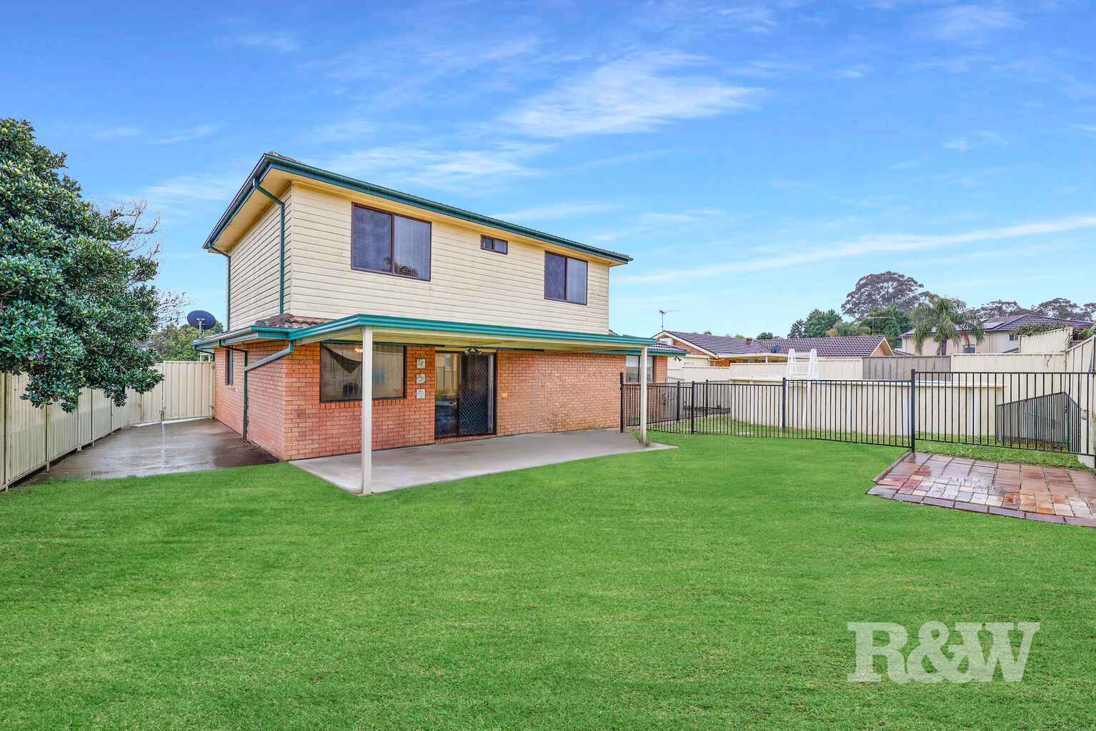 8 Larapinta Crescent St Helens Park 8 Larapinta Crescent St Helens Park
