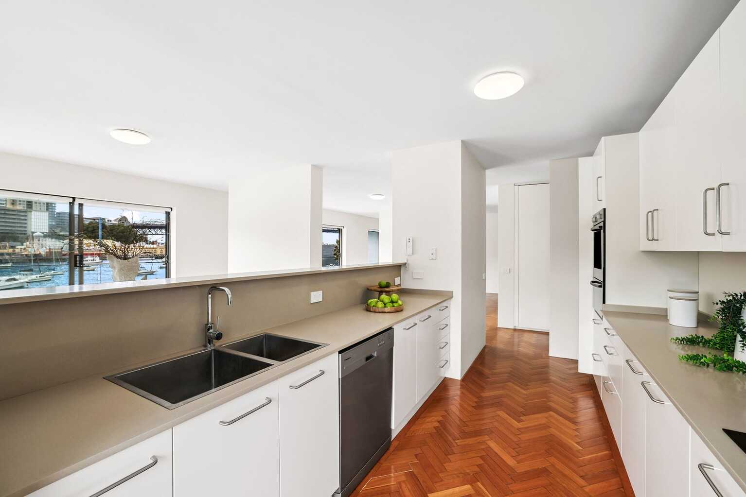 5/33 East Crescent Street McMahons Point
