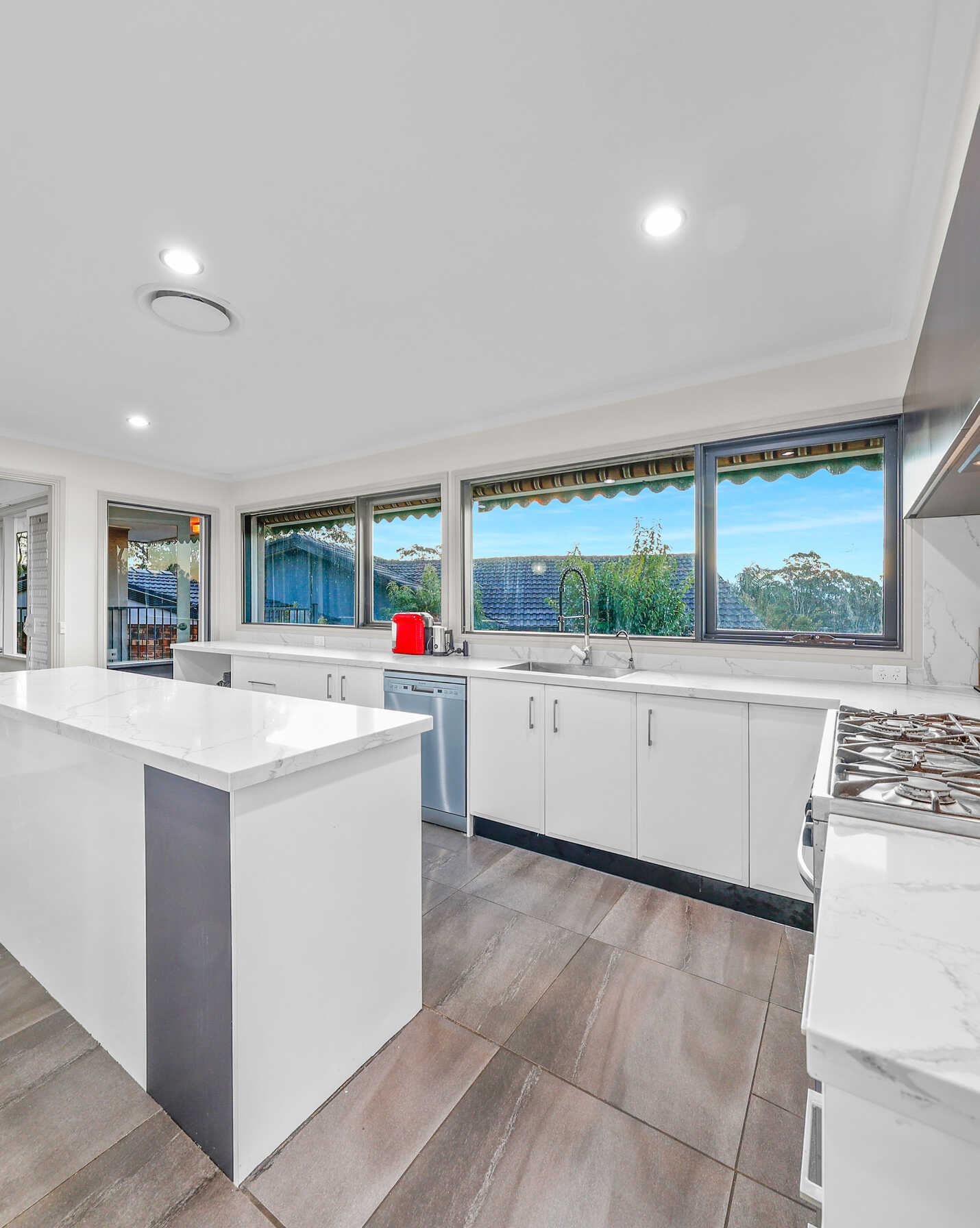 12 OMARU CRESCENT Bradbury, Bradbury - Thumbnail 5