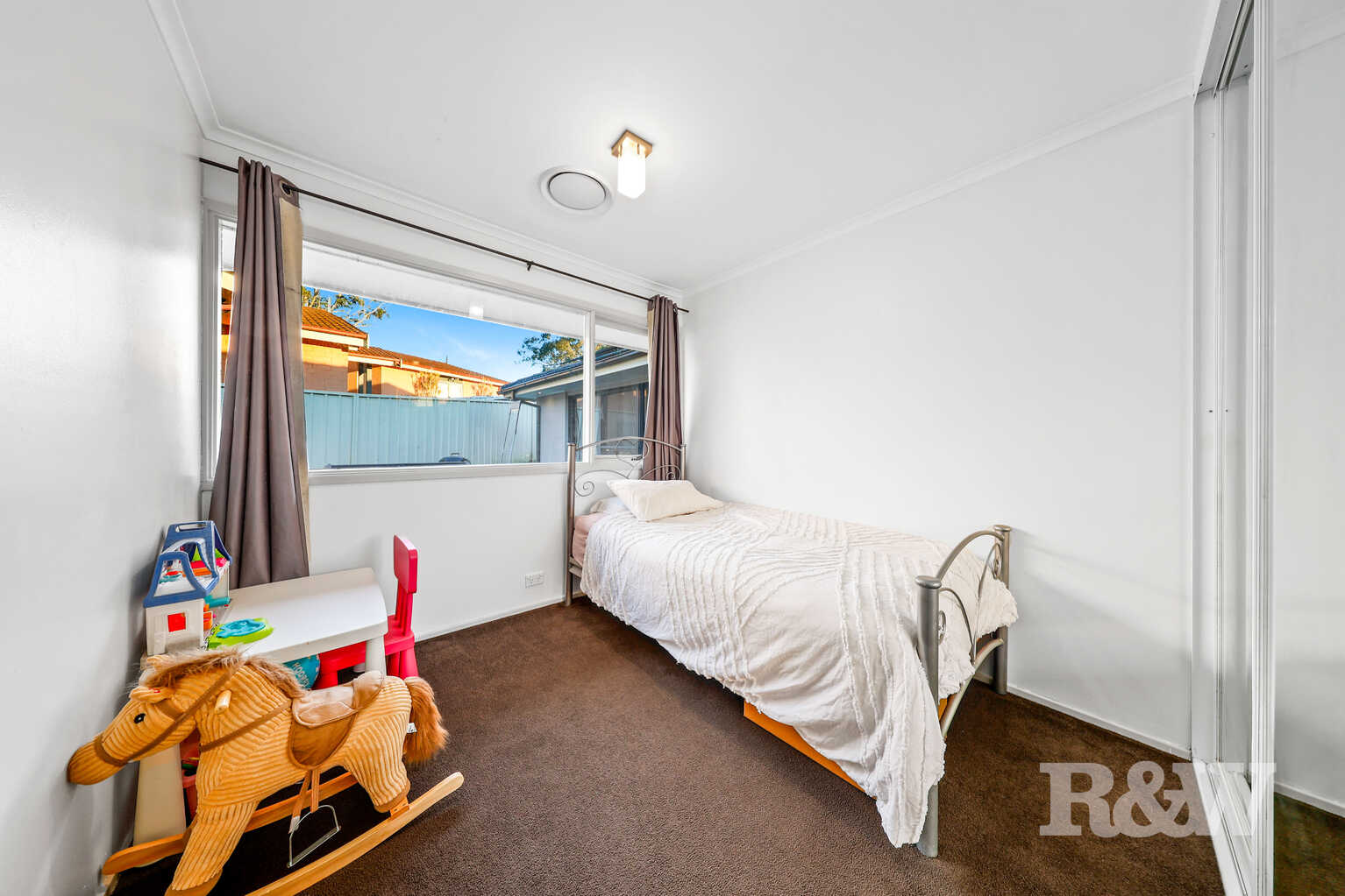 12 OMARU CRESCENT Bradbury 12 OMARU CRESCENT Bradbury