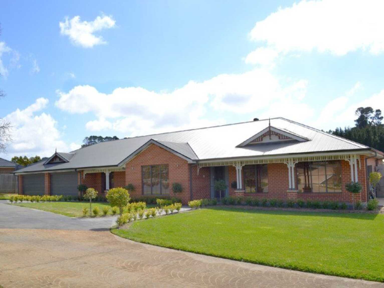 13-15 The Stables Place Moss Vale 13-15 The Stables Place Moss Vale