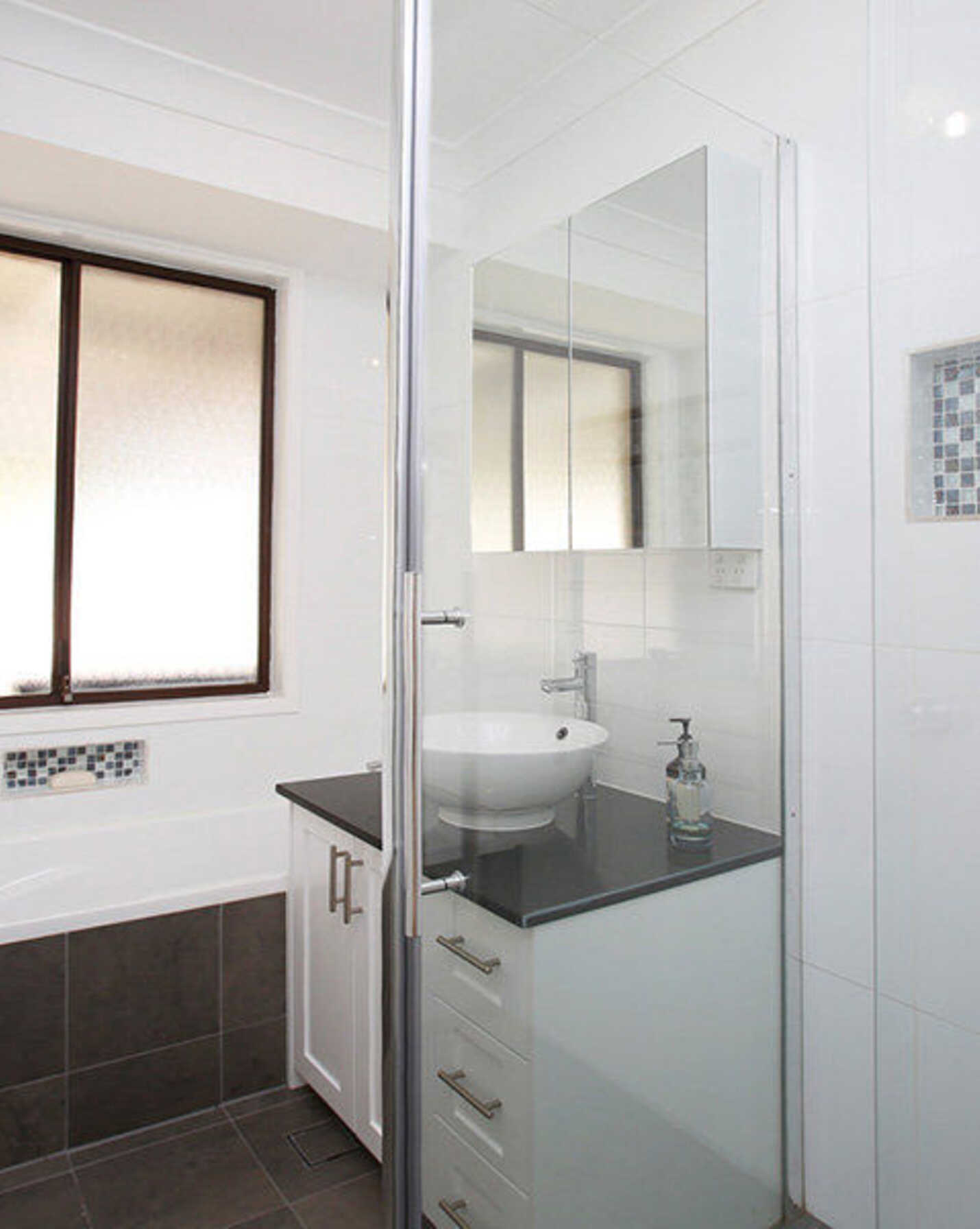 61 Middle Road Exeter, Exeter - Thumbnail 5