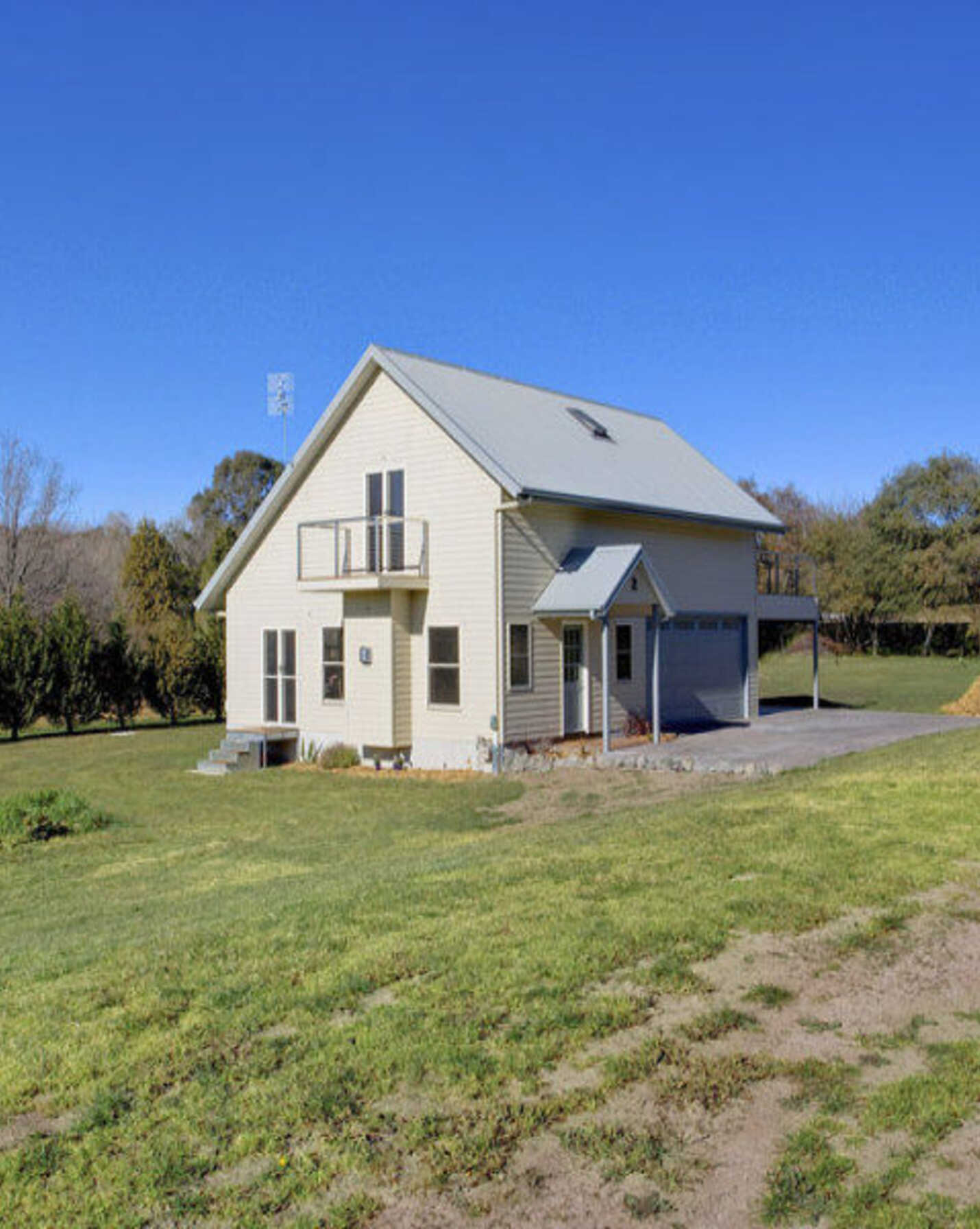 2 Hazelton Drive