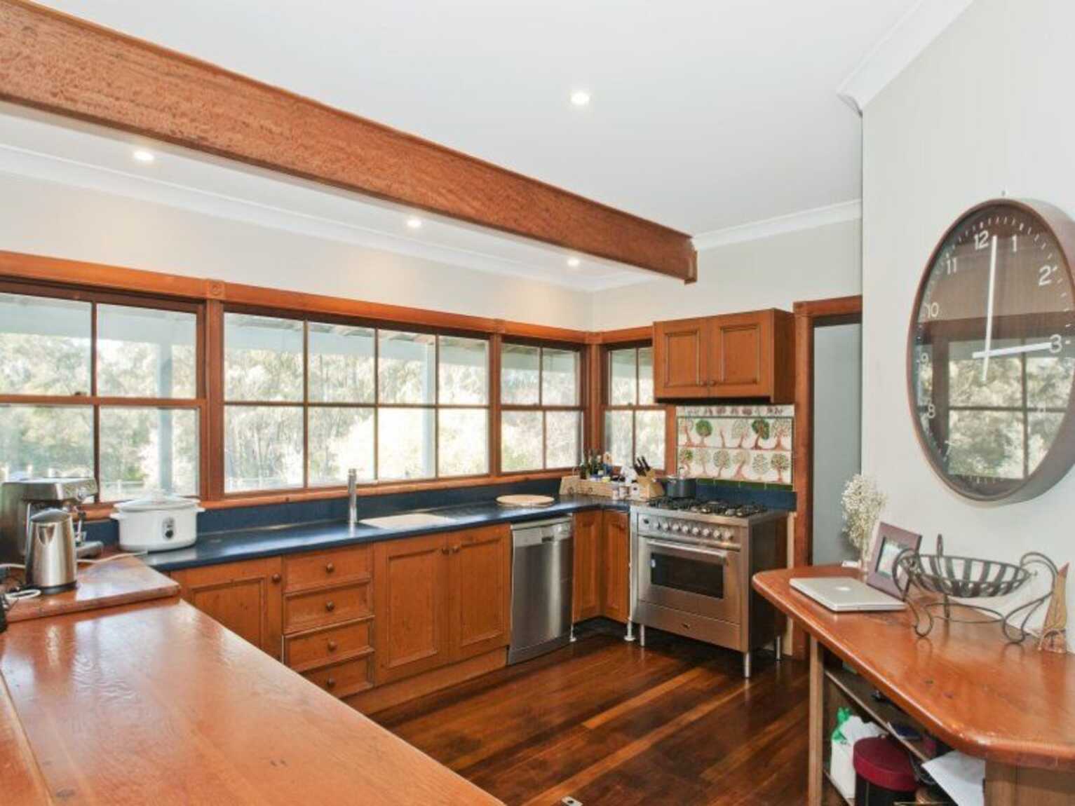90 Corrie Road Alpine 90 Corrie Road Alpine