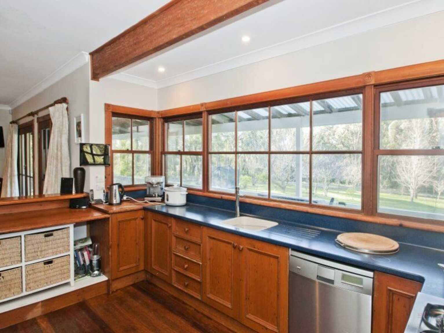 90 Corrie Road Alpine 90 Corrie Road Alpine