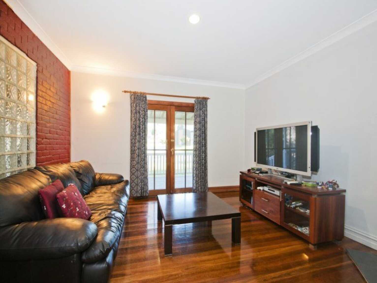 90 Corrie Road Alpine 90 Corrie Road Alpine