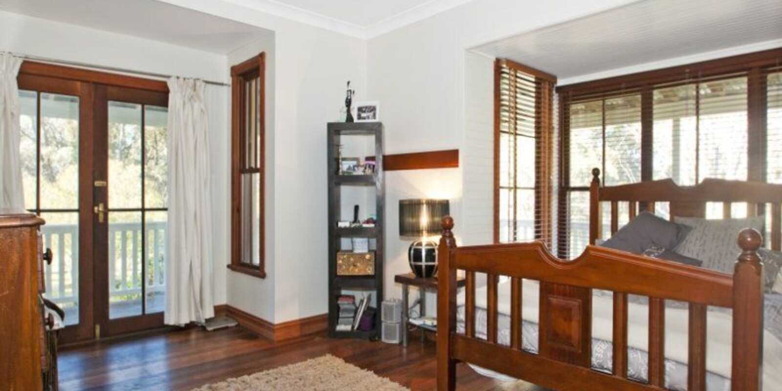 90 Corrie Road Alpine 90 Corrie Road Alpine