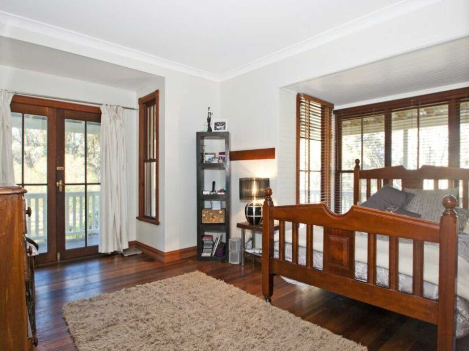 90 Corrie Road Alpine 90 Corrie Road Alpine
