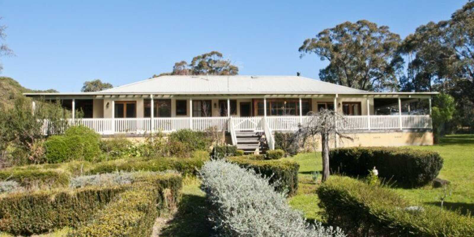90 Corrie Road Alpine 90 Corrie Road Alpine