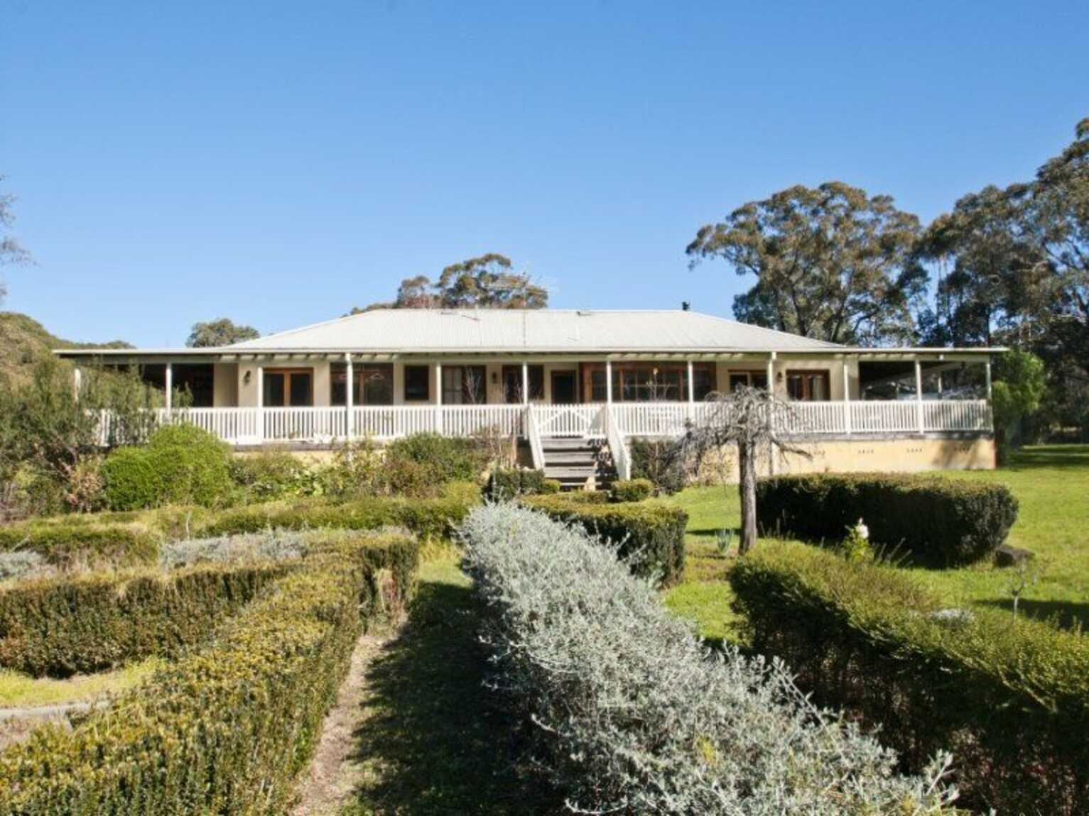 90 Corrie Road Alpine 90 Corrie Road Alpine