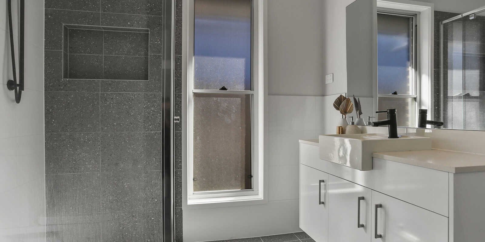 52 & 52a Yarrawa Street Moss Vale 52 & 52a Yarrawa Street Moss Vale