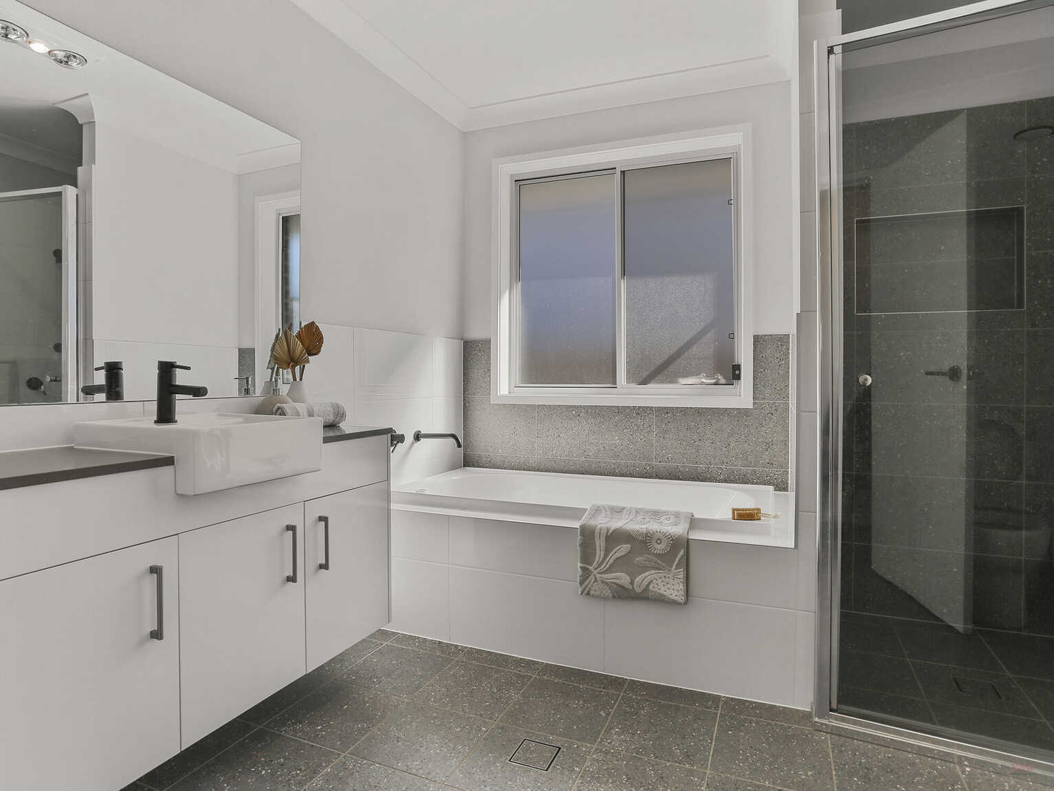 52 & 52a Yarrawa Street Moss Vale 52 & 52a Yarrawa Street Moss Vale