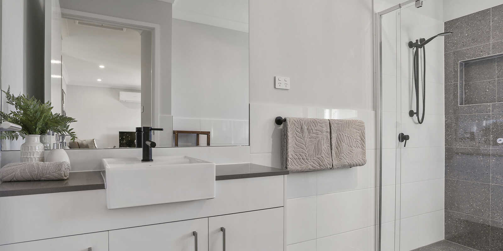 52 & 52a Yarrawa Street Moss Vale 52 & 52a Yarrawa Street Moss Vale