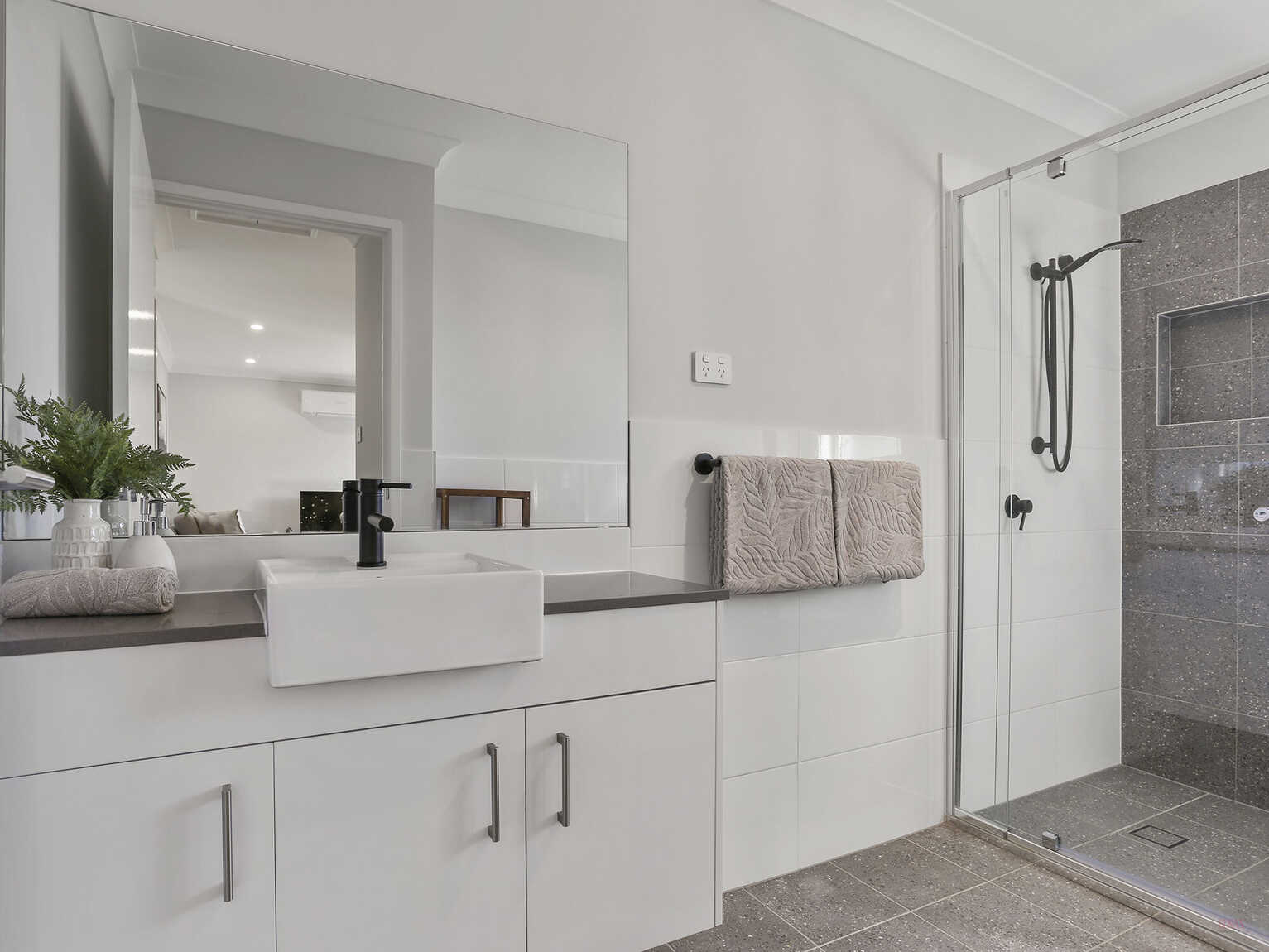 52 & 52a Yarrawa Street Moss Vale 52 & 52a Yarrawa Street Moss Vale