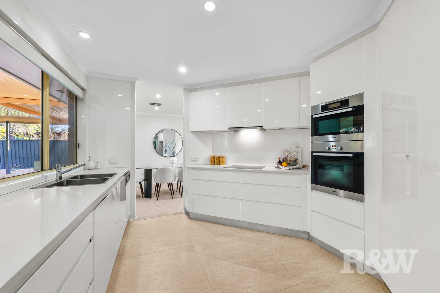 27 St James Place Appin 27 St James Place Appin