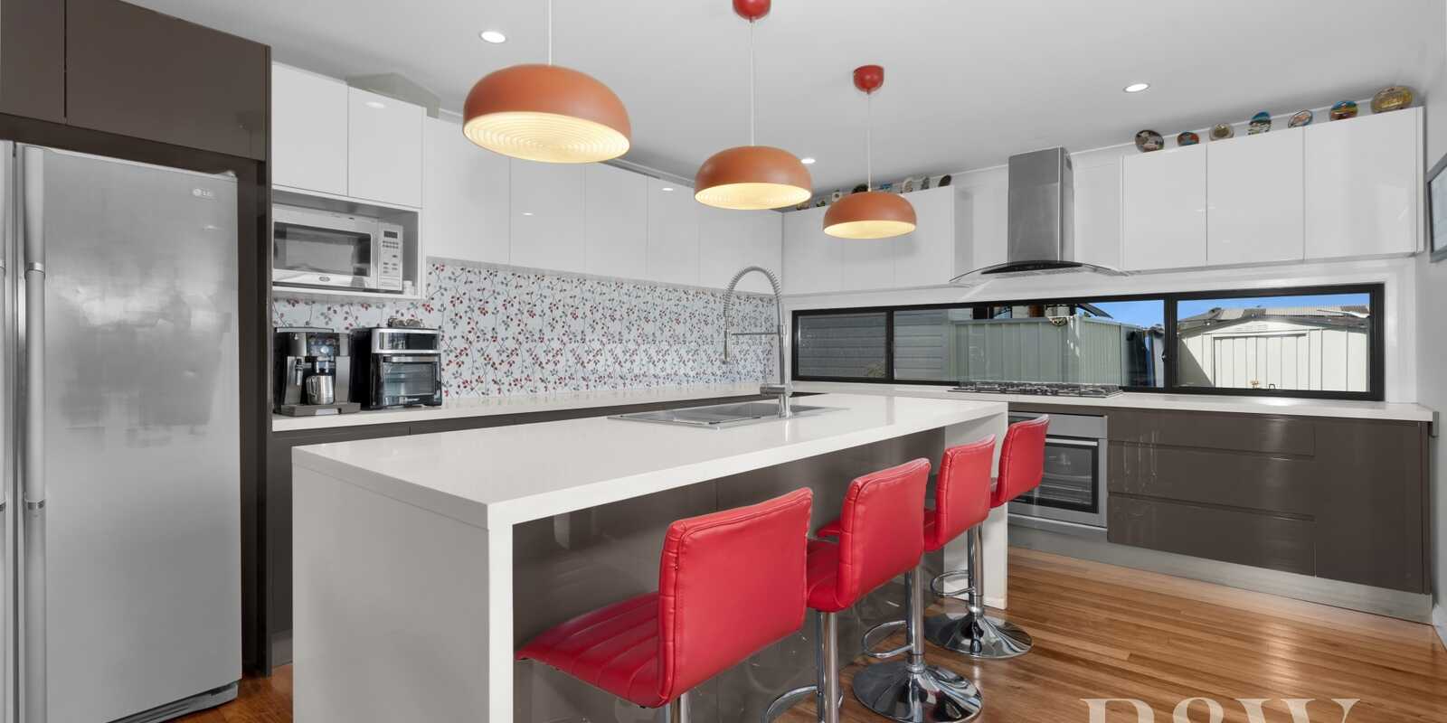 21 & 21A KIRSTY CRESCENT Hassall Grove
