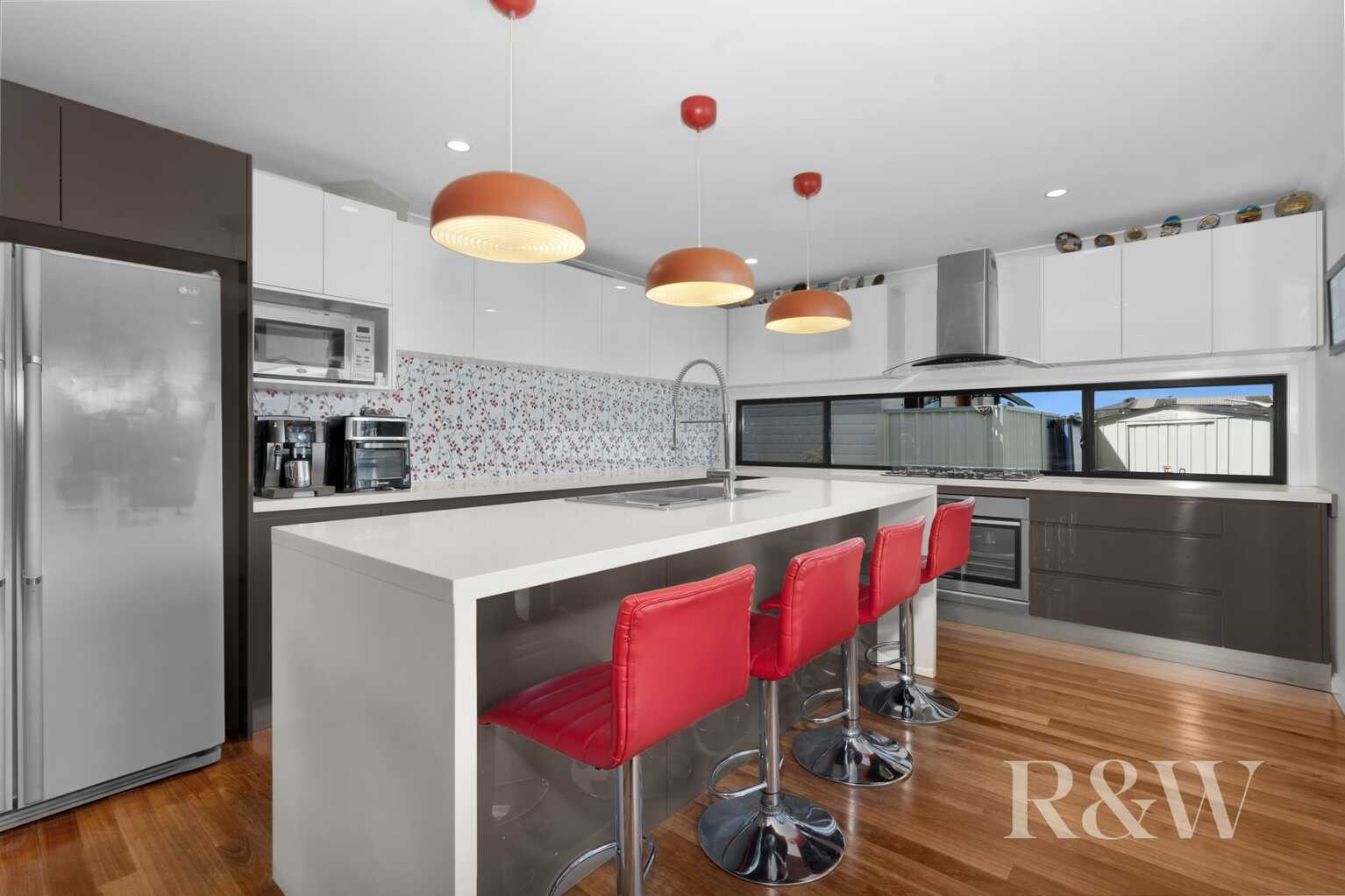 21 & 21A KIRSTY CRESCENT Hassall Grove