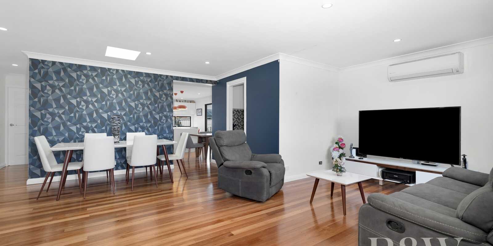 21 & 21A KIRSTY CRESCENT Hassall Grove