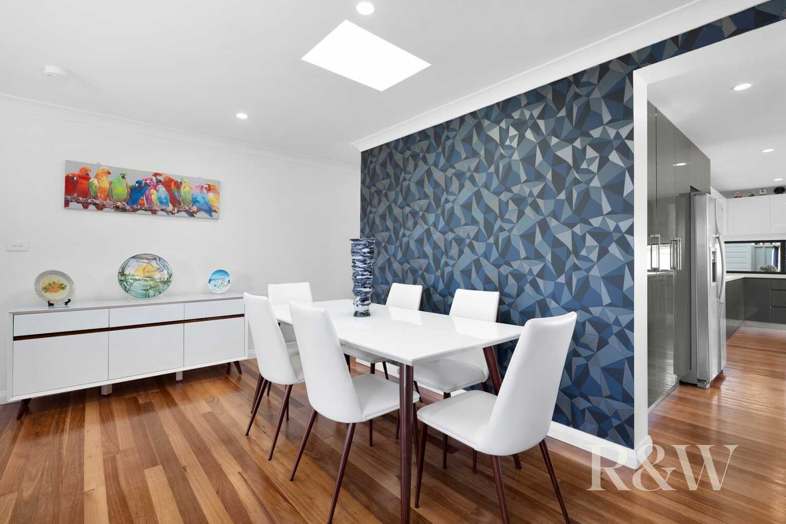 21 & 21A KIRSTY CRESCENT Hassall Grove