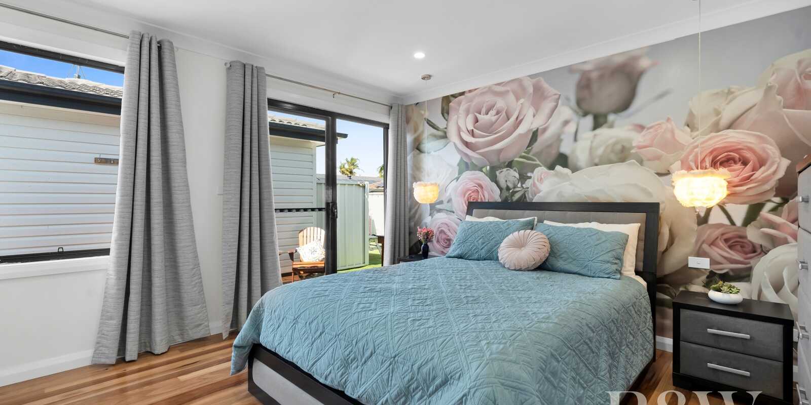 21 & 21A KIRSTY CRESCENT Hassall Grove