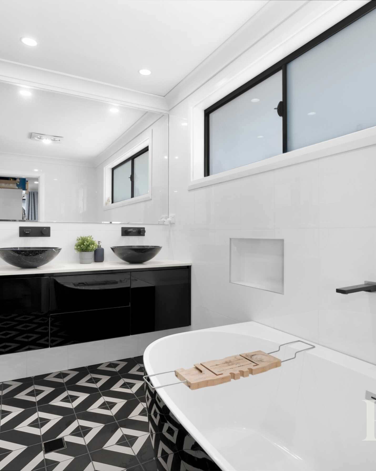 21 & 21A KIRSTY CRESCENT Hassall Grove, Grove - Thumbnail 8
