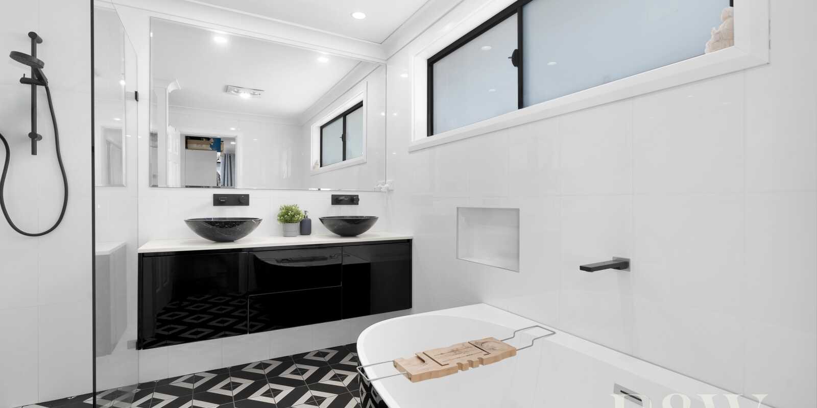 21 & 21A KIRSTY CRESCENT Hassall Grove