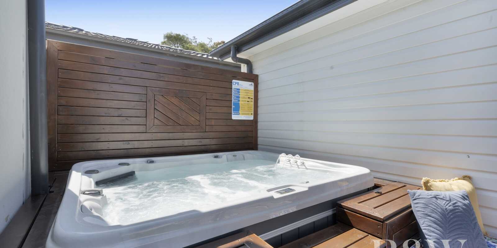 21 & 21A KIRSTY CRESCENT Hassall Grove