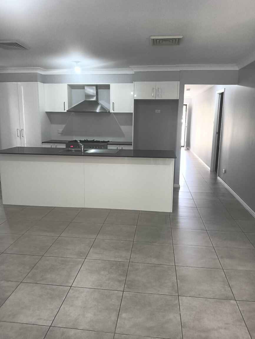 7 Holly Crescent Jordan Springs