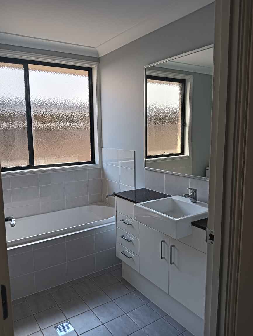 7 Holly Crescent Jordan Springs