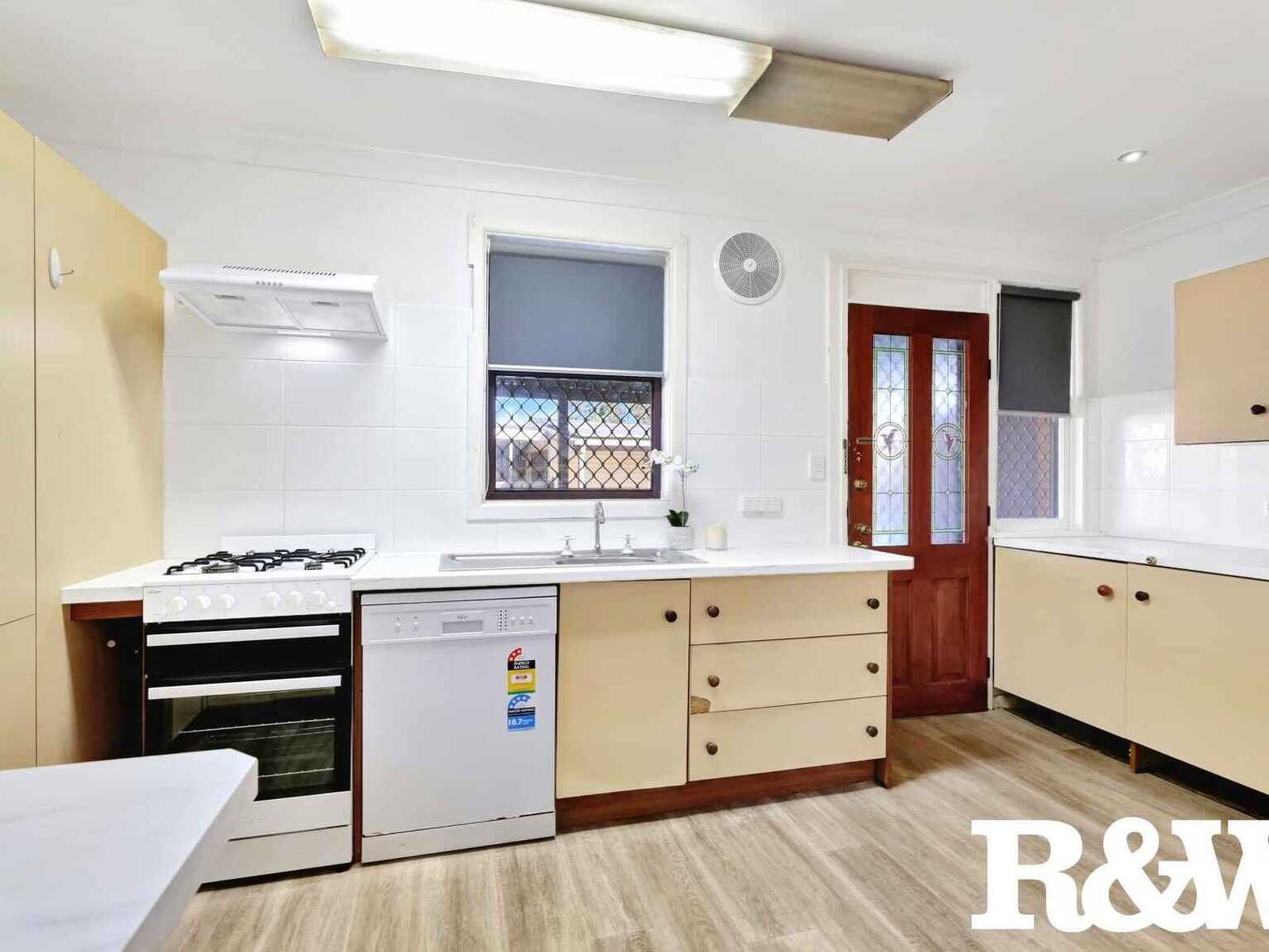 36 Gasmata Crescent Whalan 36 Gasmata Crescent Whalan