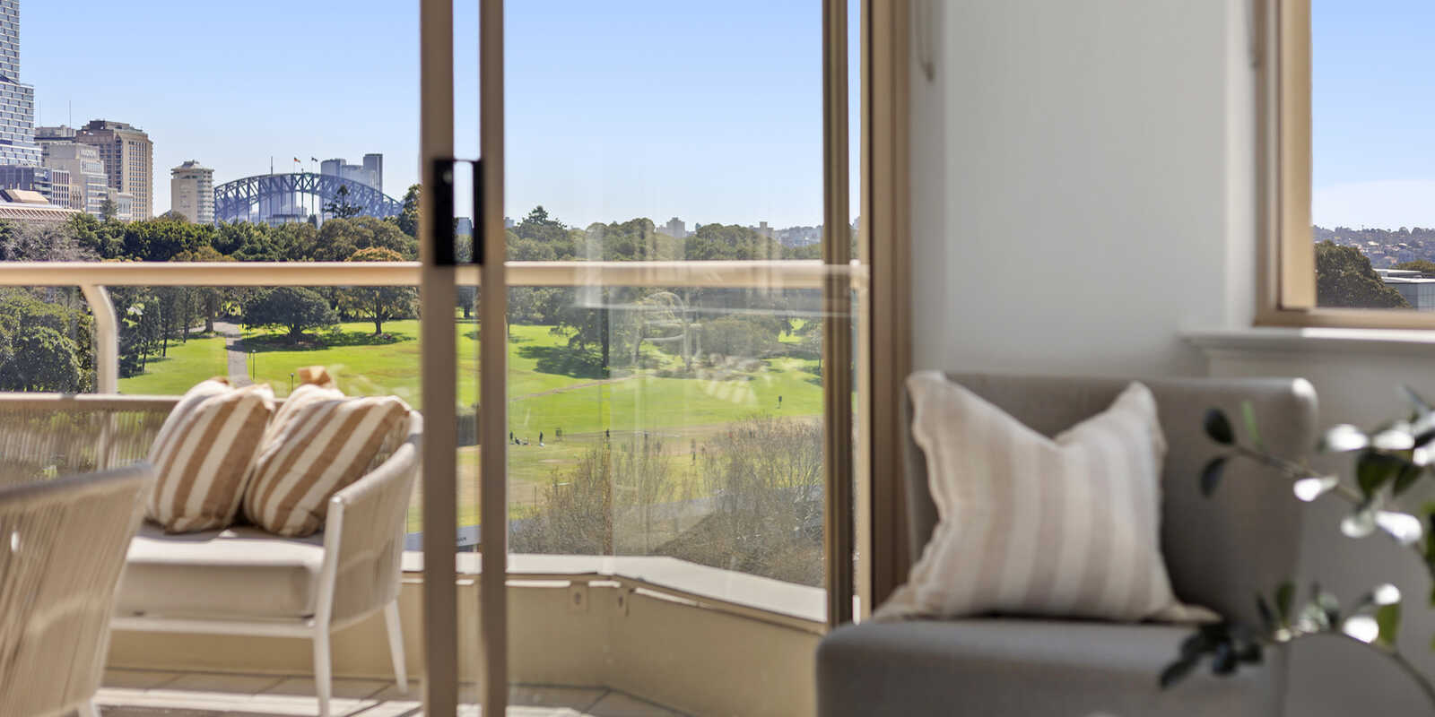 1005/63 Crown Street Woolloomooloo 1005/63 Crown Street Woolloomooloo