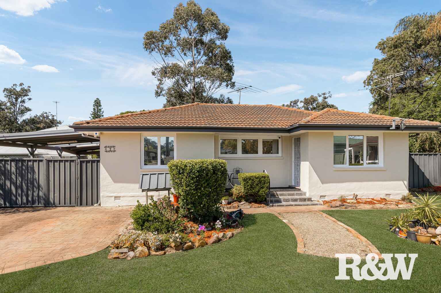 7 Kiwi Place Lethbridge Park