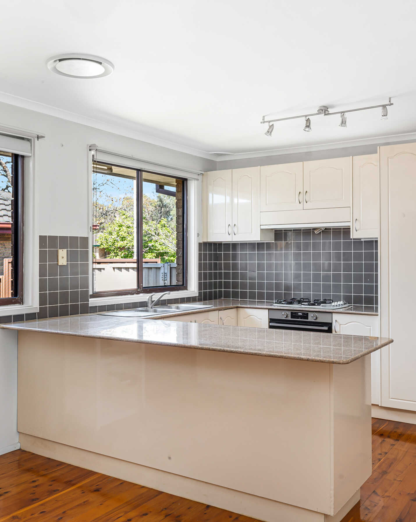 34 Alexandra Circuit St Clair, Clair - Thumbnail 4
