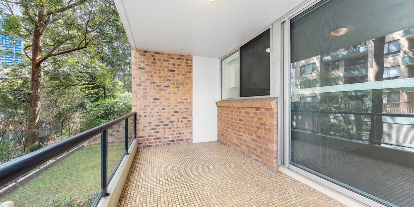 16/2 Parkside Lane Chatswood