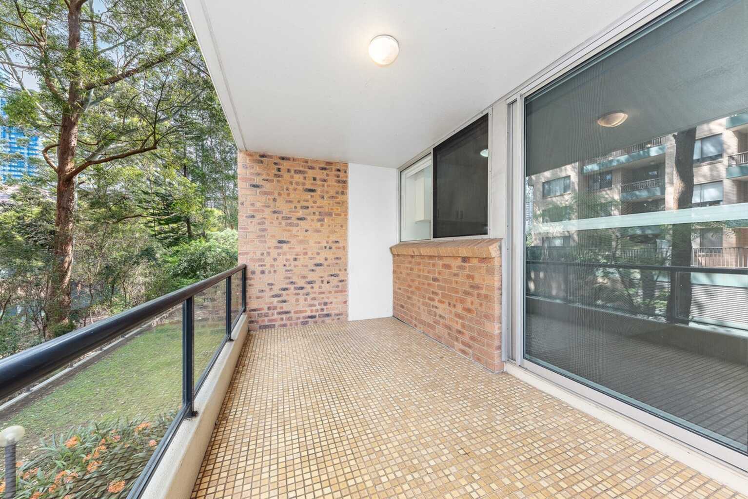 16/2 Parkside Lane Chatswood