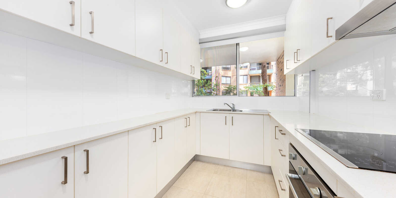 16/2 Parkside Lane Chatswood
