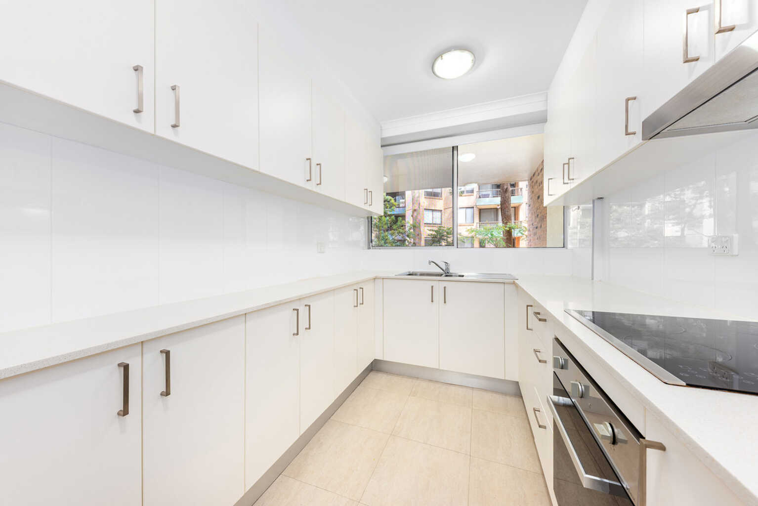 16/2 Parkside Lane Chatswood