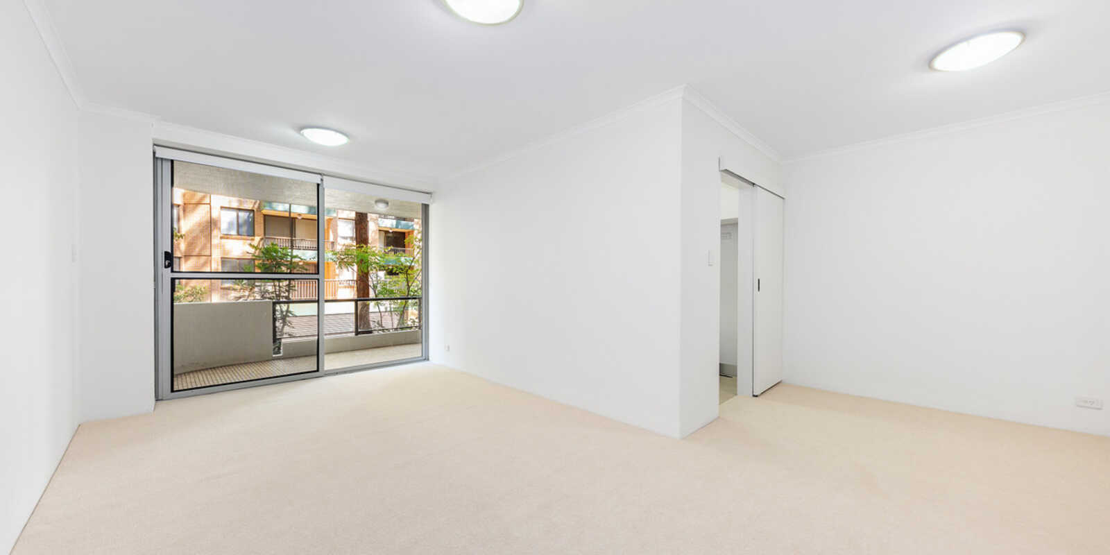 16/2 Parkside Lane Chatswood