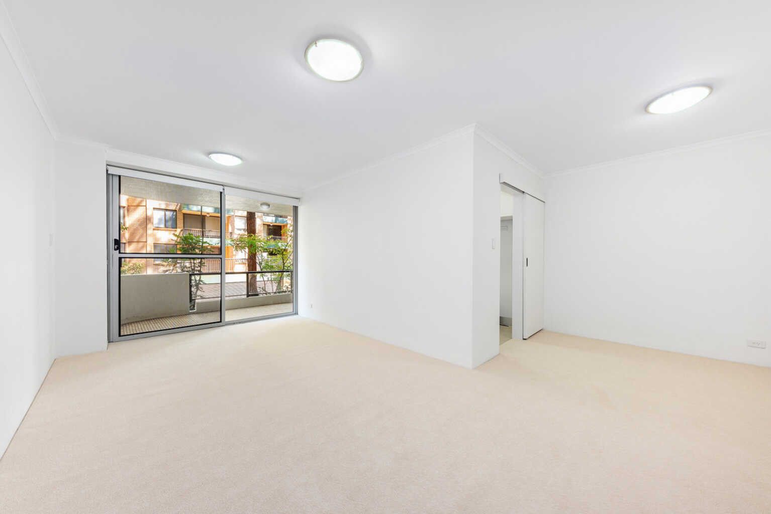 16/2 Parkside Lane Chatswood