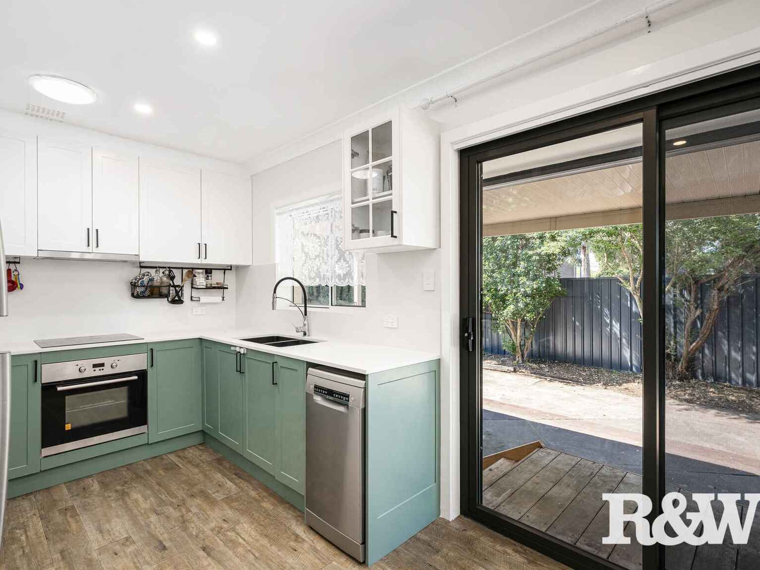 7 Kiwi Place Lethbridge Park