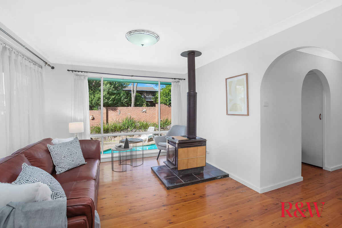 16 Kinarra Avenue Kellyville