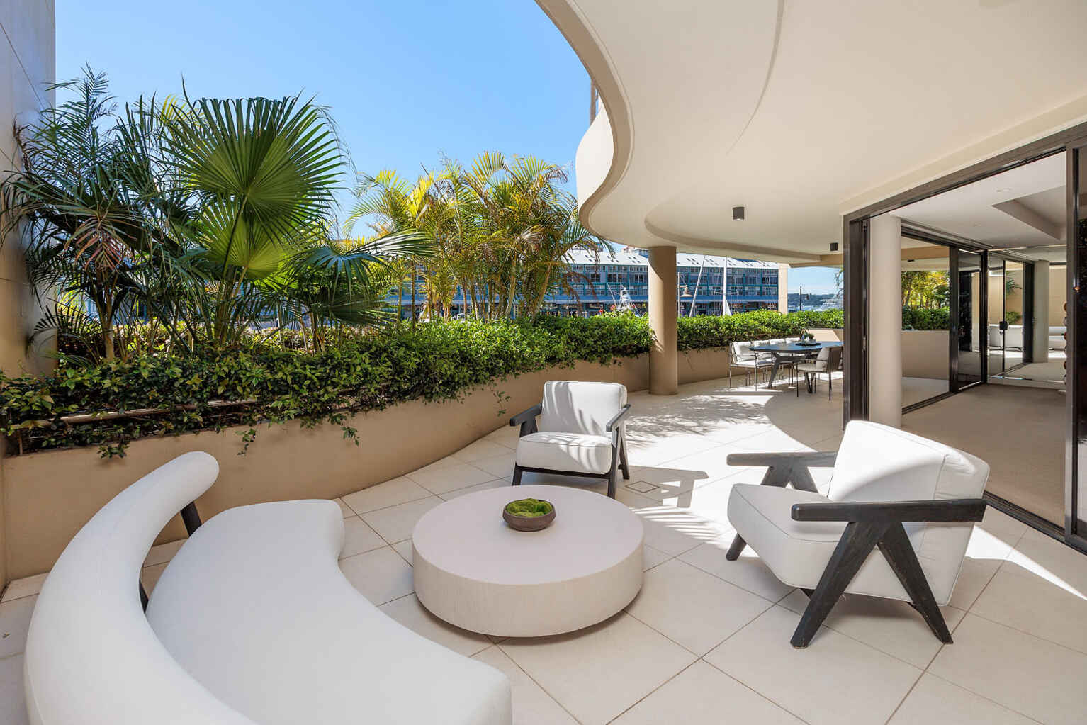 10/10 Lincoln Crescent Woolloomooloo