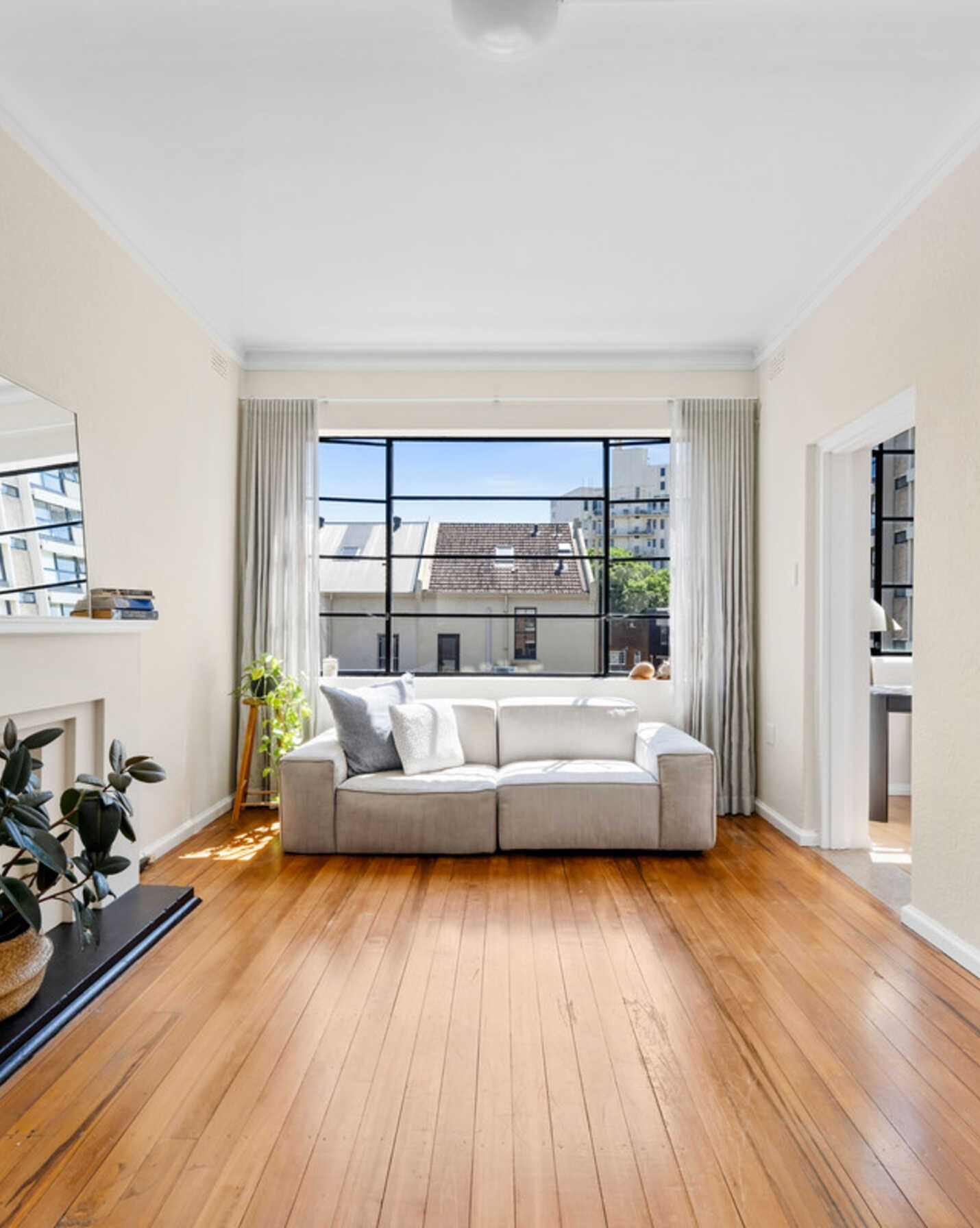 18/10C Challis Avenue Potts Point, Point - Image 1