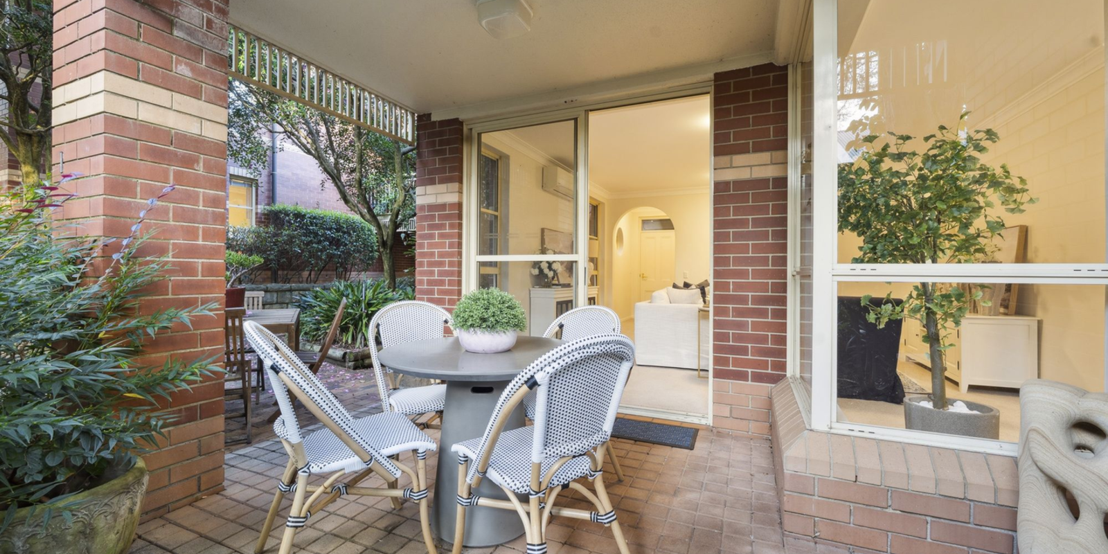 8/6 Hale Road Mosman