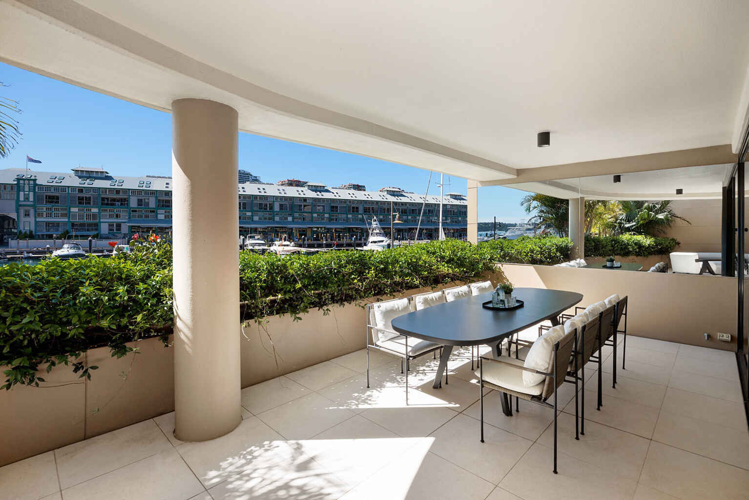 10/10 Lincoln Crescent Woolloomooloo