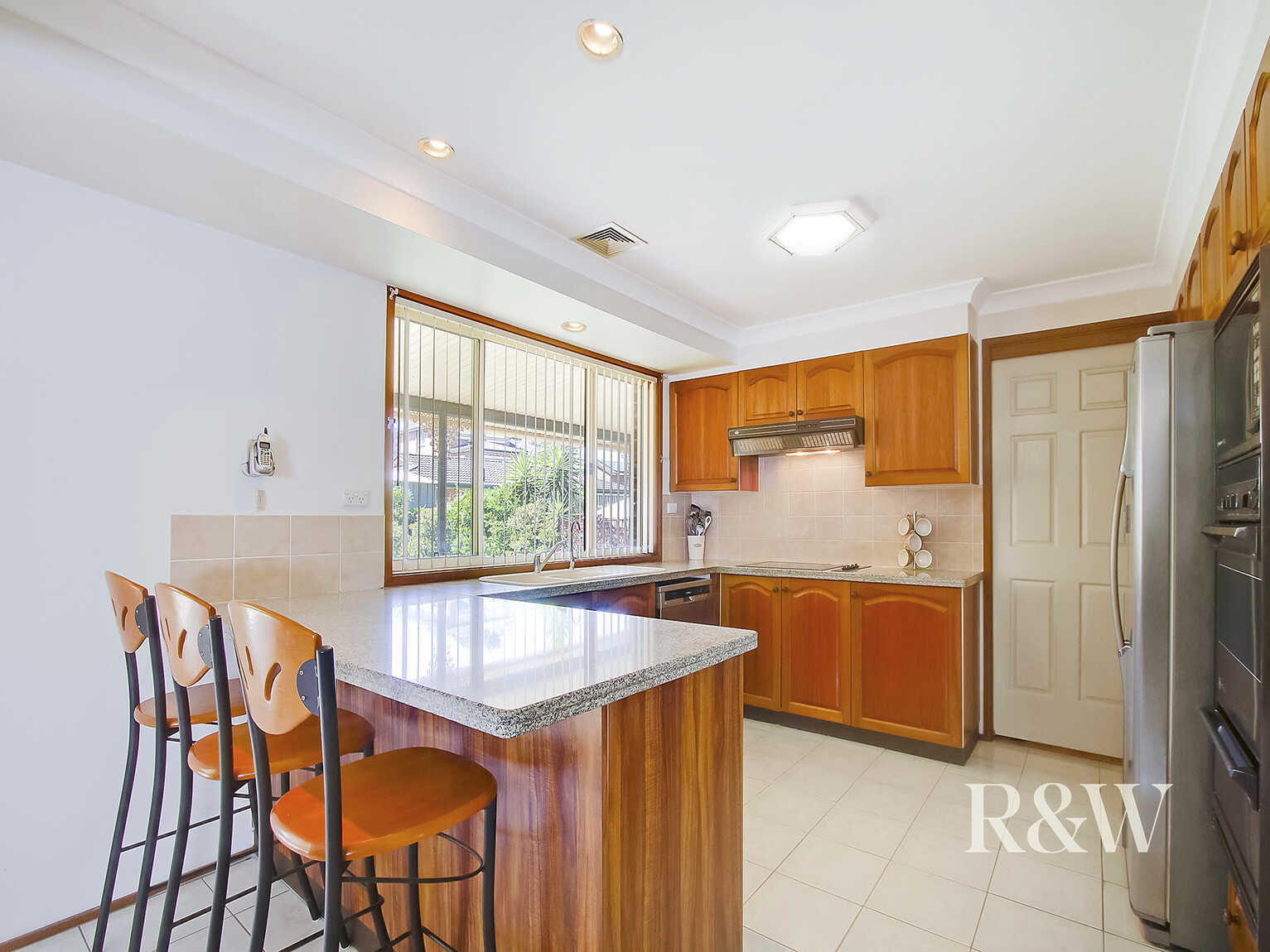 10 Leicester Way St Clair 10 Leicester Way St Clair